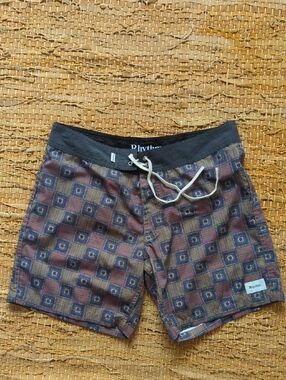 32 7" Rhythm Board Shorts